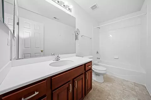 Bath - 760 Lambert Ln #96-1, Bartlett, IL 60103 photo 1 of 3