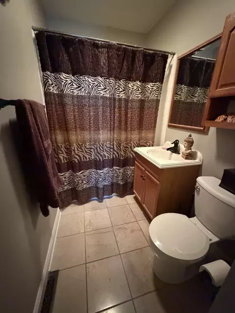 Bath - 1107 West Ave, Normal, IL 61761 photo 2 of 2