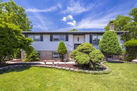 4932 Cypress Ct, Oak Forest, IL 60452
