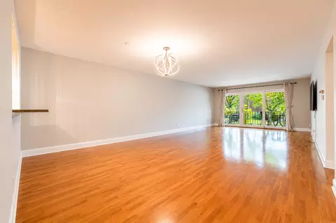 Living - 415 Franklin Ave #2C, River Forest, IL 60305 photo 1 of 2