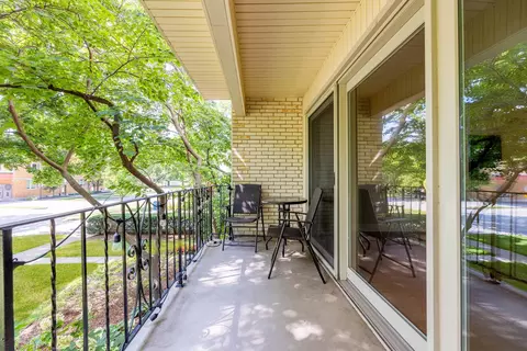 Exterior - 415 Franklin Ave #2C, River Forest, IL 60305 photo 2 of 4