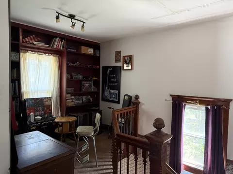 Entry Way - 310 Park Ave, Prophetstown, IL 61277 photo 3 of 5