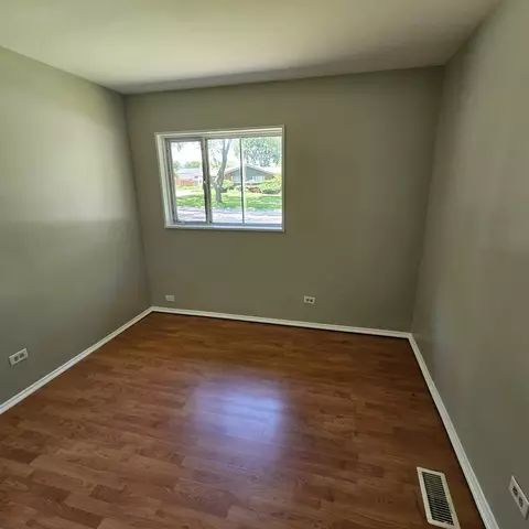 Bedroom - 485 Washington Blvd, Hoffman Estates, IL 60169 photo 5 of 6
