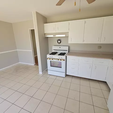 Kitchen - 485 Washington Blvd, Hoffman Estates, IL 60169 photo 2 of 2