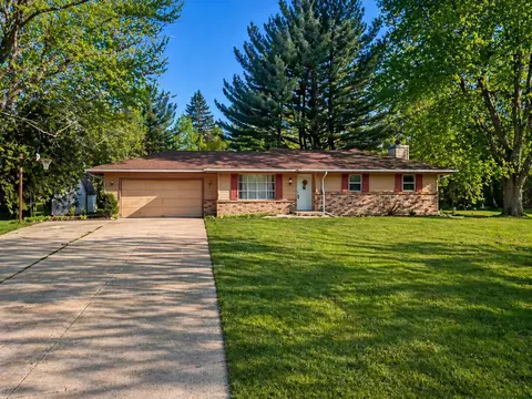 3919 Falling Leaf Dr, Rockford, IL 61109
