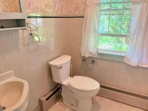 Bath - 310 E 3rd St, Metropolis, IL 62960 photo 1 of 3