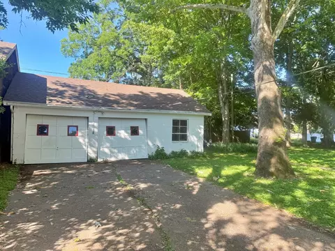 Exterior - 310 E 3rd St, Metropolis, IL 62960 photo 3 of 6