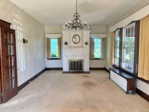 Living - 310 E 3rd St, Metropolis, IL 62960 photo 1 of 3