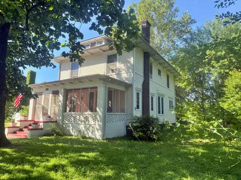 Exterior - 310 E 3rd St, Metropolis, IL 62960 photo 2 of 6