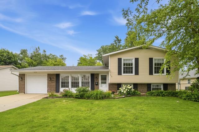 890 Yorkshire Dr, Hanover Park, IL 60133