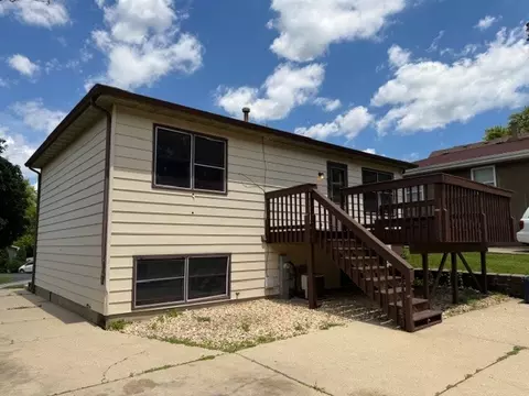 Exterior - 907 Houston Ave, Elgin, IL 60120 photo 5 of 10