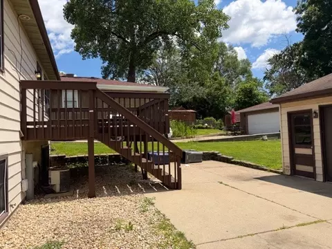 Exterior - 907 Houston Ave, Elgin, IL 60120 photo 6 of 10