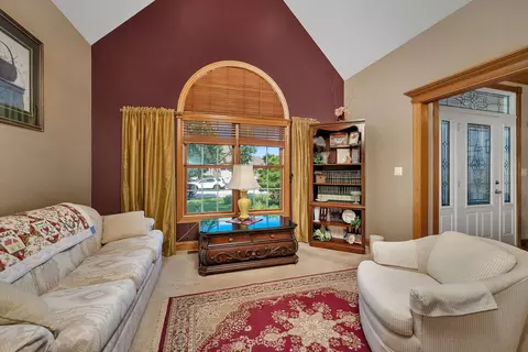 Living - 529 E Hunter Ln, Minooka, IL 60447 photo 1 of 3