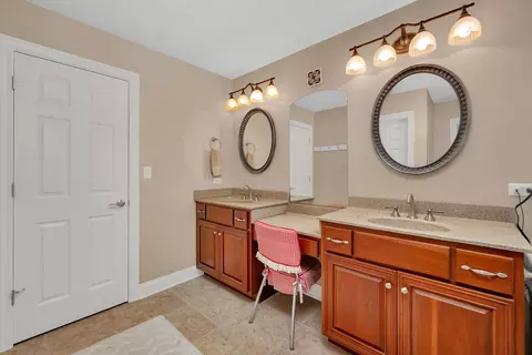 Bath - 529 E Hunter Ln, Minooka, IL 60447 photo 2 of 4