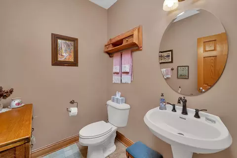 Bath - 529 E Hunter Ln, Minooka, IL 60447 photo 1 of 4