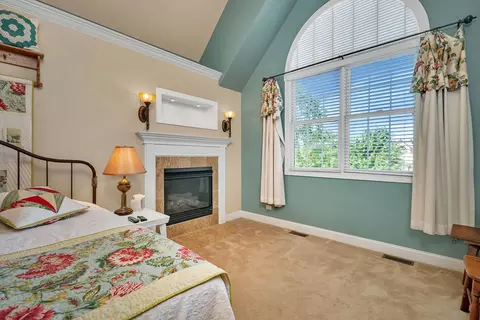 Bedroom - 529 E Hunter Ln, Minooka, IL 60447 photo 2 of 5