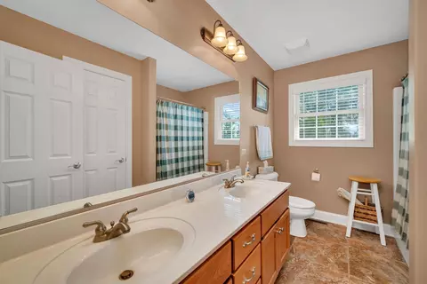 Bath - 529 E Hunter Ln, Minooka, IL 60447 photo 4 of 4