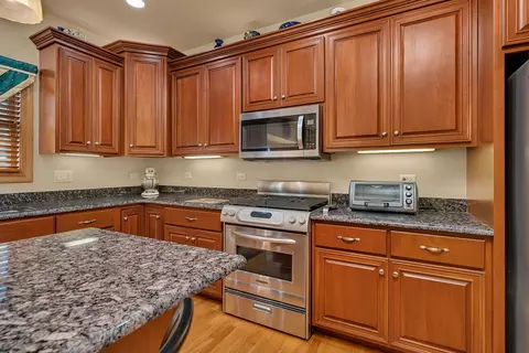 Kitchen - 529 E Hunter Ln, Minooka, IL 60447 photo 3 of 5