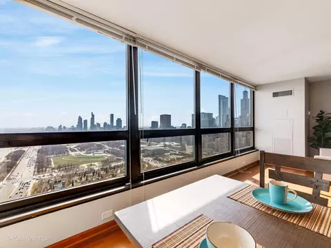 Dining - 360 E Randolph St #3902, Chicago, IL 60601 photo 2 of 2