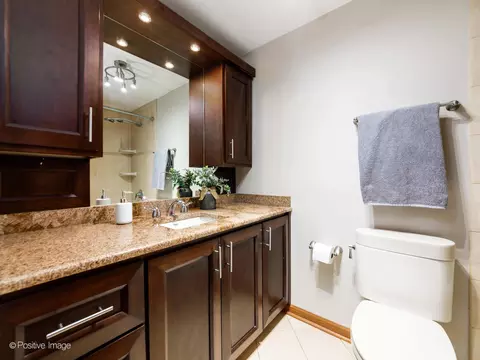 Bath - 360 E Randolph St #3902, Chicago, IL 60601 photo 2 of 2