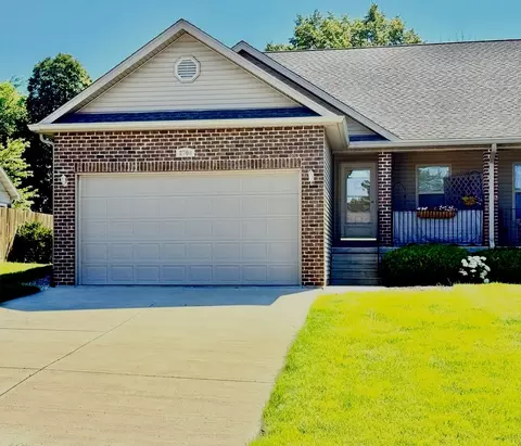 2708 Deer Ct, Ottawa, IL 61350
