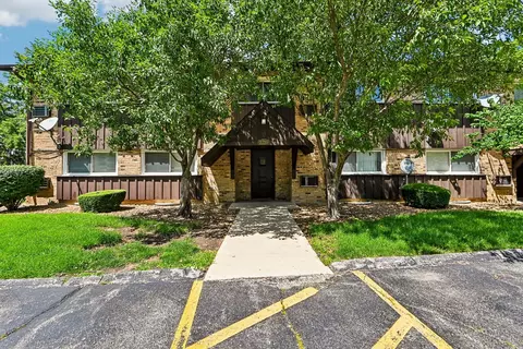 2220 Arbor Cir #25, Downers Grove, IL 60515