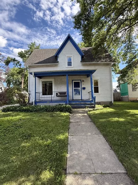 916 Pleasant St, Dekalb, IL 60115