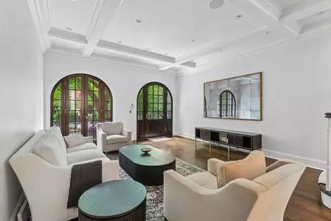 Living - 111 E Bellevue Pl, Chicago, IL 60611 photo 1 of 3