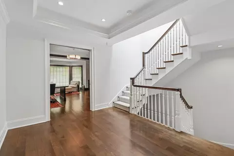Entry Way - 111 E Bellevue Pl, Chicago, IL 60611 photo 2 of 4