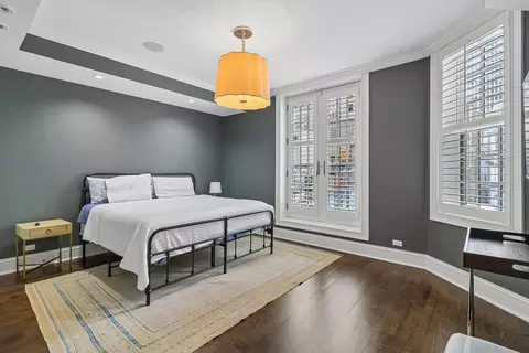 Bedroom - 111 E Bellevue Pl, Chicago, IL 60611 photo 4 of 6