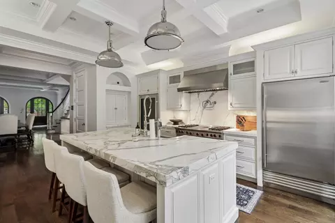 Kitchen - 111 E Bellevue Pl, Chicago, IL 60611 photo 4 of 4