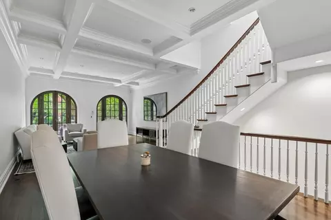 Dining - 111 E Bellevue Pl, Chicago, IL 60611 photo 1 of 3