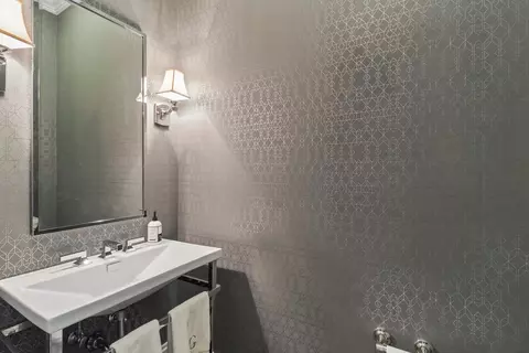 Bath - 111 E Bellevue Pl, Chicago, IL 60611 photo 7 of 9