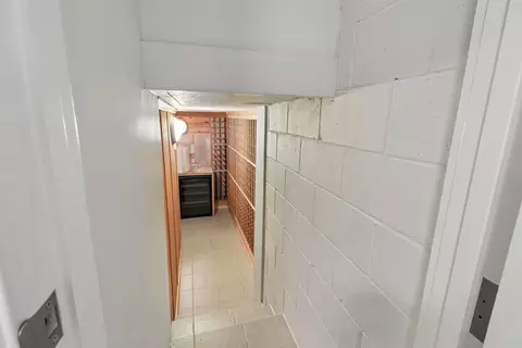 Entry Way - 111 E Bellevue Pl, Chicago, IL 60611 photo 4 of 4