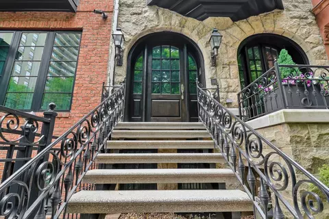 Exterior - 111 E Bellevue Pl, Chicago, IL 60611 photo 4 of 4