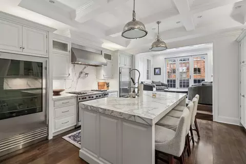 Kitchen - 111 E Bellevue Pl, Chicago, IL 60611 photo 2 of 4