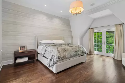Bedroom - 111 E Bellevue Pl, Chicago, IL 60611 photo 2 of 6