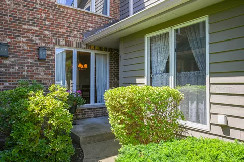 854 Saddlewood Dr #854, Glen Ellyn, IL 60137