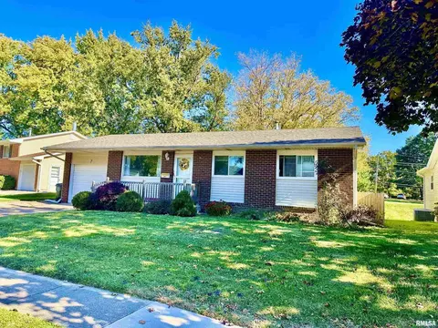 7 Vista Ct, Davenport, IA 52806