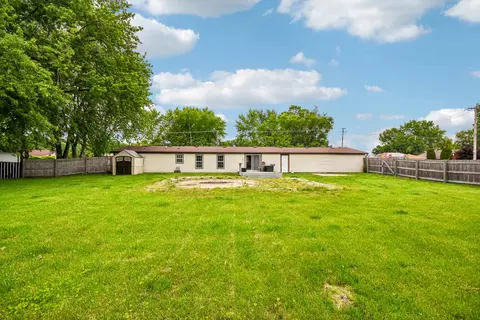 Exterior - 197 E Cermak Rd, Braidwood, IL 60408 photo 6 of 7