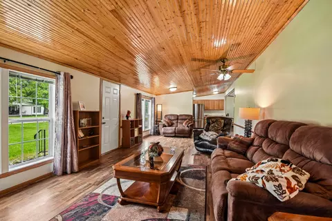 Living - 197 E Cermak Rd, Braidwood, IL 60408 photo 1 of 2