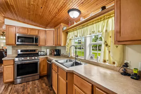 Kitchen - 197 E Cermak Rd, Braidwood, IL 60408 photo 5 of 5