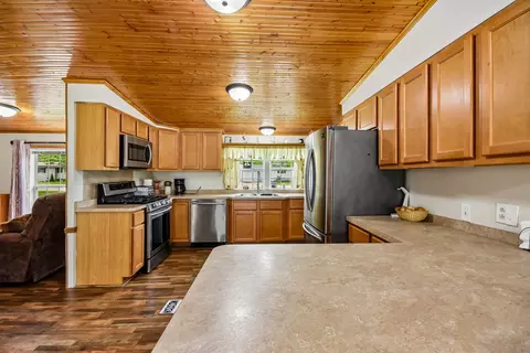 Kitchen - 197 E Cermak Rd, Braidwood, IL 60408 photo 4 of 5