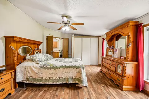 Bedroom - 197 E Cermak Rd, Braidwood, IL 60408 photo 4 of 6