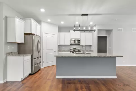 Kitchen - 324 S Fork Dr, Gurnee, IL 60031 photo 2 of 2