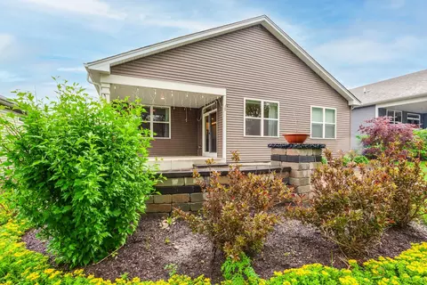 Exterior - 324 S Fork Dr, Gurnee, IL 60031 photo 4 of 5