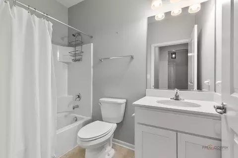 Bath - 324 S Fork Dr, Gurnee, IL 60031 photo 1 of 1