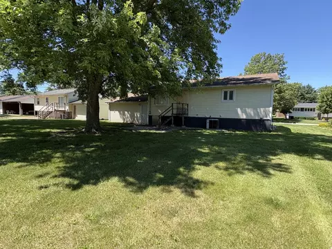1707 Wright St, Streator, IL 61364 photo 2