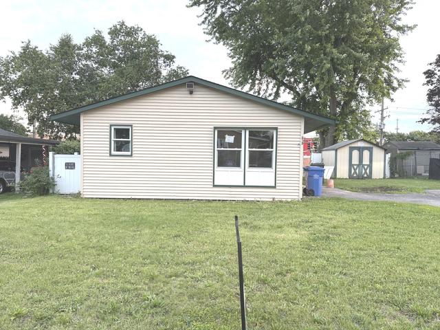 213 Butte Ln, Carpentersville, IL 60110