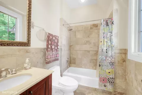 Bath - 2895 Keystone Rd, Northbrook, IL 60062 photo 9 of 11